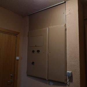 Metsa 11, Riisipere enne (Elektri- ja sidekilbiuksed)